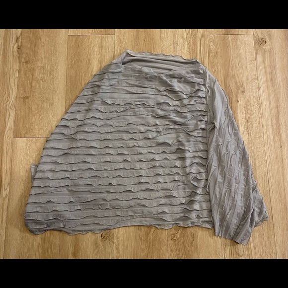 Flirtatious by Lavello Poncho - Picture 2 of 3